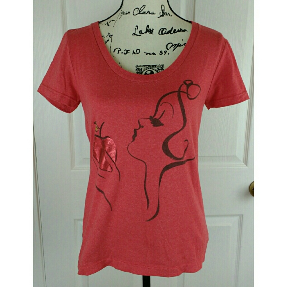 Disney Store red tee of Snow White & an apple